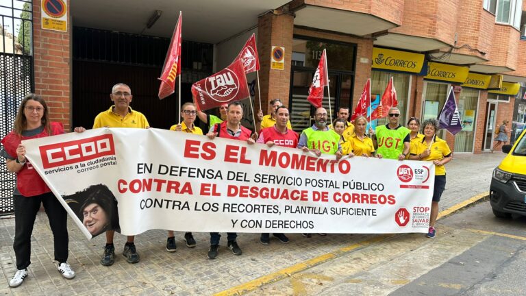 Lee más sobre el artículo Concentración en la oficina de Correos de Puerto de Sagunto para exigir más personal y condiciones de trabajo dignas