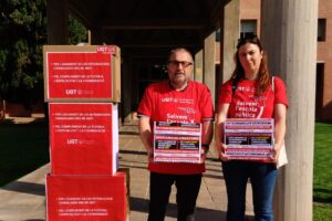 UGT registra les primeres 5.000 firmes per a exigir a la Conselleria d’Educació que negocie la millora de les retribucions del professorat