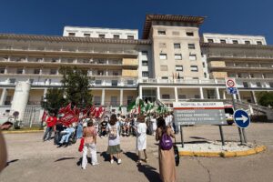 Concentración para exigir una solución justa para el personal y los pacientes del hospital Doctor Moliner