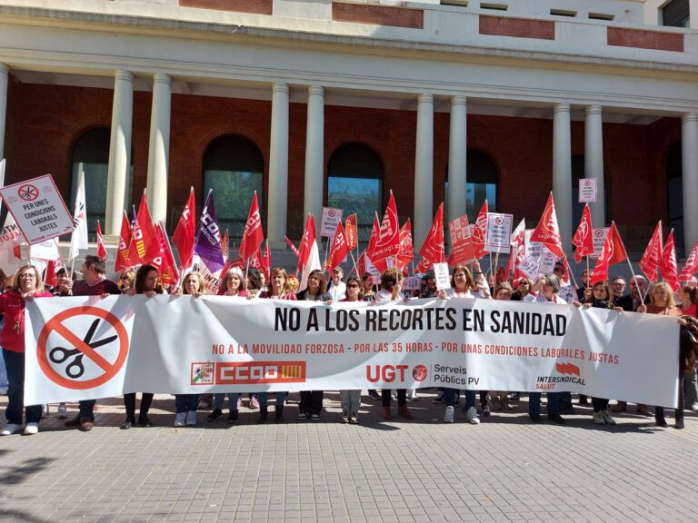 Lee más sobre el artículo El personal sanitario se concentra para decir no a los recortes del Gobierno de Carlos Mazón