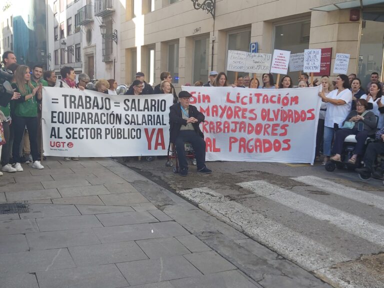 Lee más sobre el artículo Clamor para exigir condiciones laborales justas para el personal de los centros de personas mayores