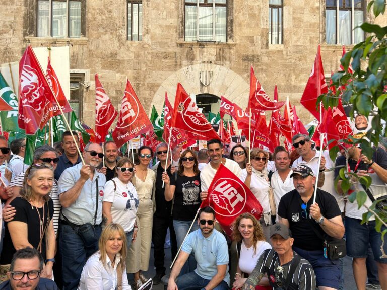 Lee más sobre el artículo Concentración frente al Palau contra la política sanitaria del Consell