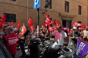 Concentración de los trabajadores y trabajadoras de jardines para exigir un convenio justo