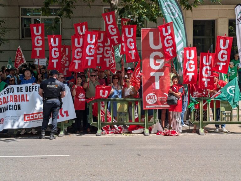 Lee más sobre el artículo Concentración del personal civil del Ministerio de Defensa para exigir el fin de la discriminación salarial