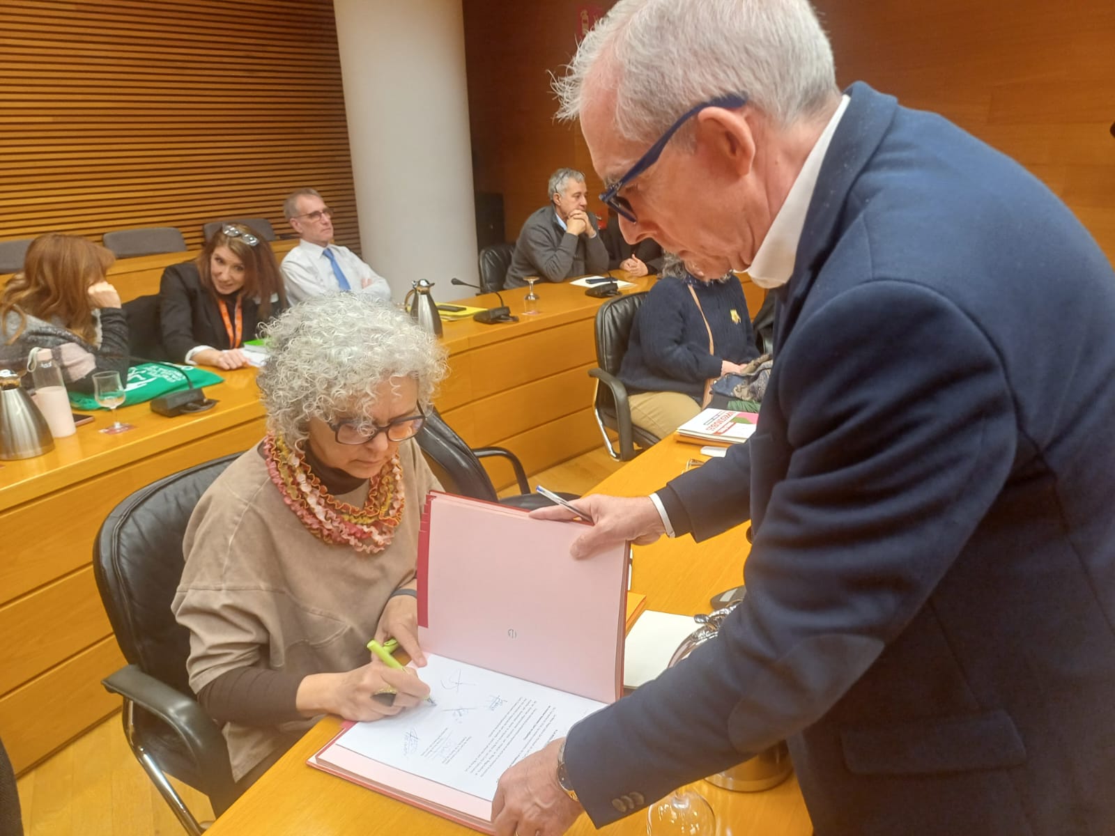 UGT Serveis Públics avala seis acuerdos que mejoran las condiciones laborales del personal de Les Corts