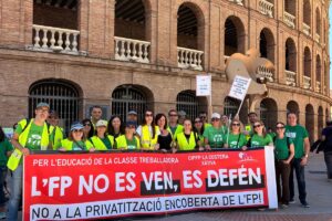 UGT denuncia que Educació preveu acomiadar al personal expert en FP per al pròxim curs