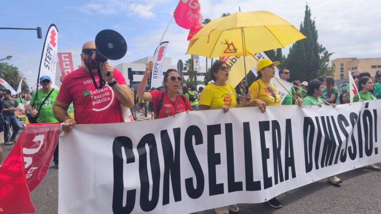 Lee más sobre el artículo UGT, STEPV i CCOO comuniquen la suspensió provisional de la vaga indefinida a la Conselleria d’ Educació