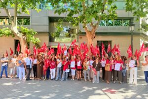 UGT retoma las movilizaciones con una concentración ante la Conselleria para frenar el deterioro del sistema sanitario