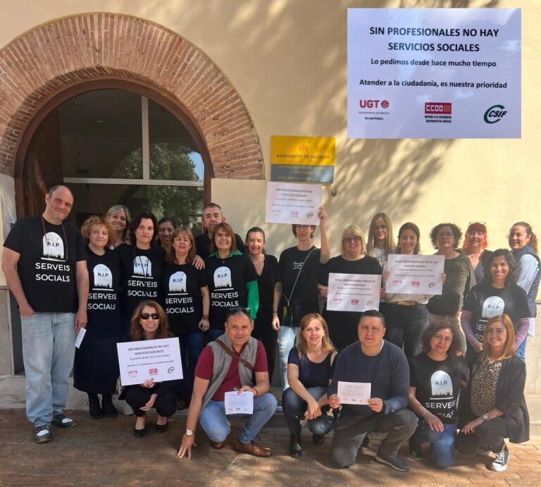 Lee más sobre el artículo Concentración en València: «Sin profesionales, no hay Servicios Sociales»