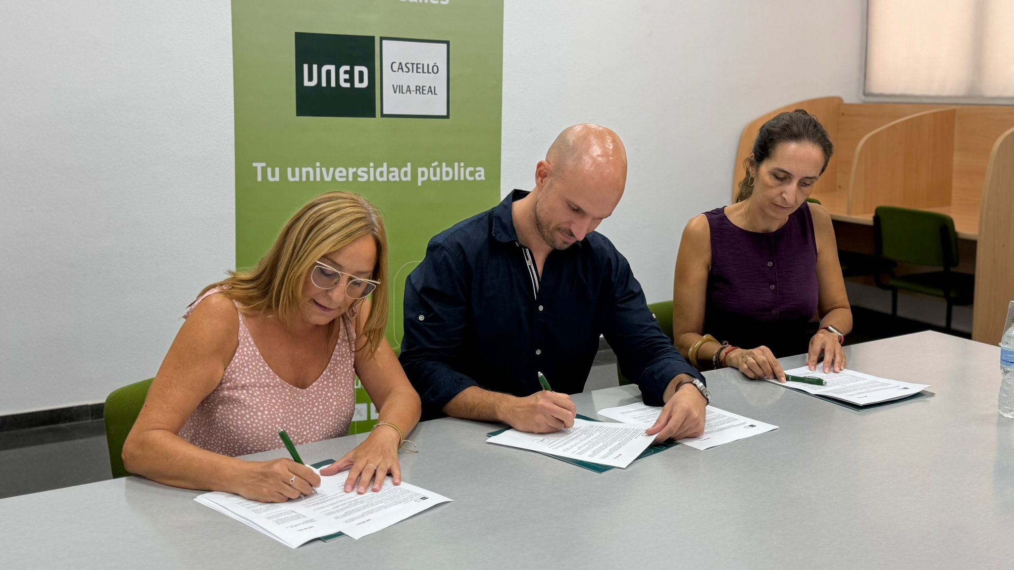 UGT firma un acuerdo con la UNED de Castelló para formación homologada para docentes y policía local