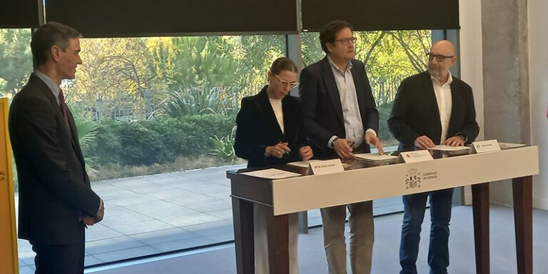 Lee más sobre el artículo UGT firma el acuerdo que permitirá a tres millones y medio de empleadas y empleados públicos recuperar poder adquisitivo