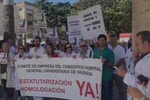 Protesta en el hospital general de València por el pisoteo a los derechos laborales