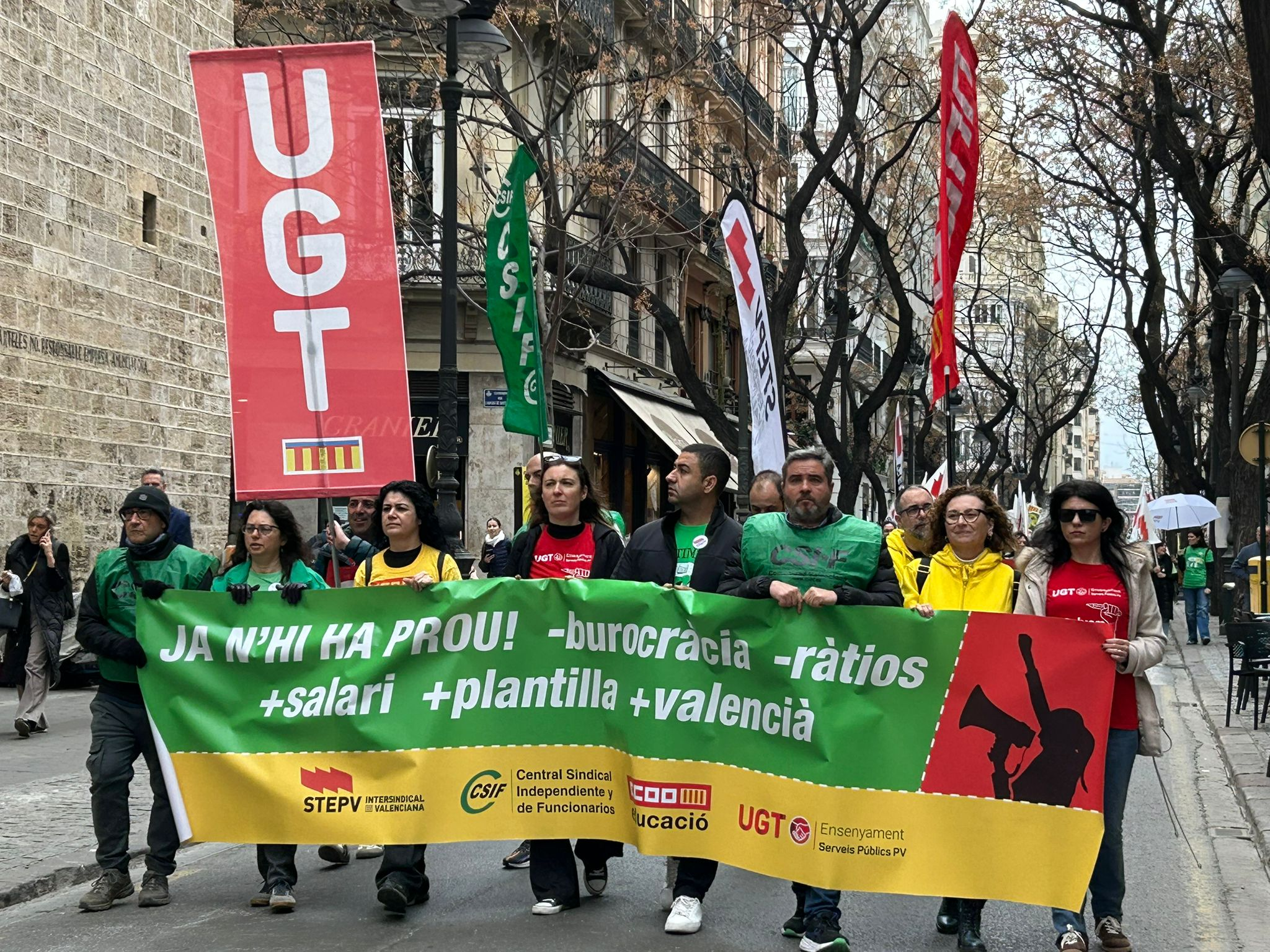 Èxit de mobilització: La comunitat educativa exigeix solucions immediates a la Conselleria