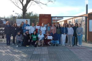 Concentracions als centres per un ensenyament públic digne: el professorat diu prou a la inacció de la conselleria