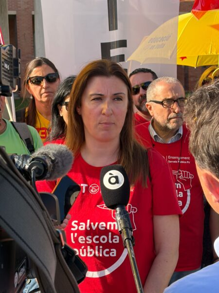 En este momento estás viendo Comunicat unitario: Families y docents diuen prou: vaga indefinida l’ensenyament l’ 11M