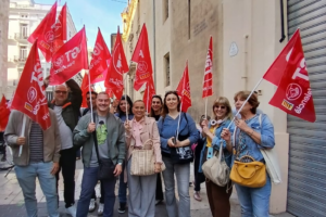 Concentración frente a Les Corts en defensa la jubilación parcial de la enseñanza concertada