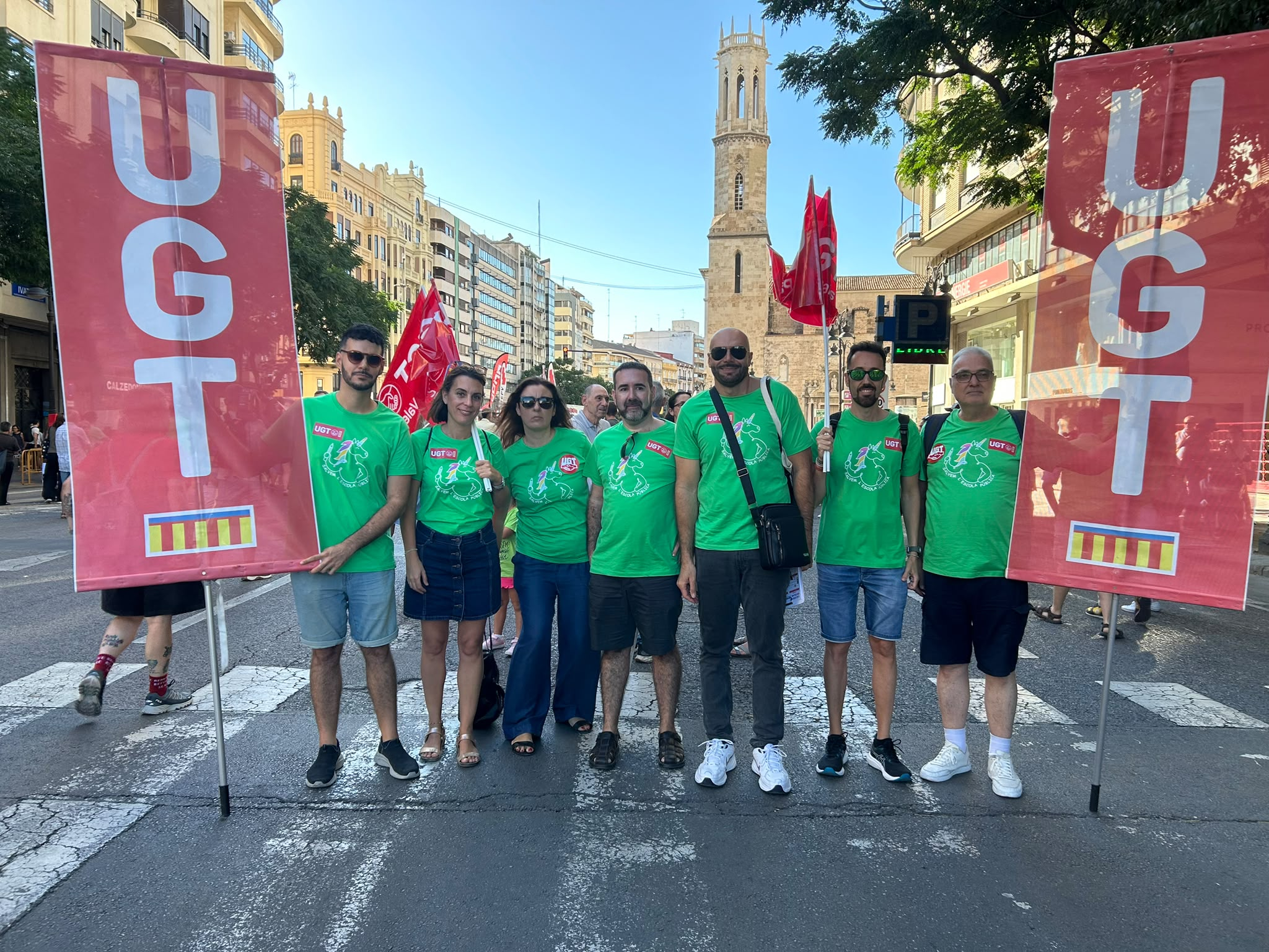 La comunitat educativa desborda de nou els carrers en defensa de l’escola pública i en valencià