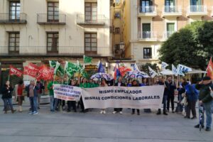 El personal a extinguir del Departamento de Salud La Ribera exige un nuevo convenio colectivo ante el Palau de la Generalitat