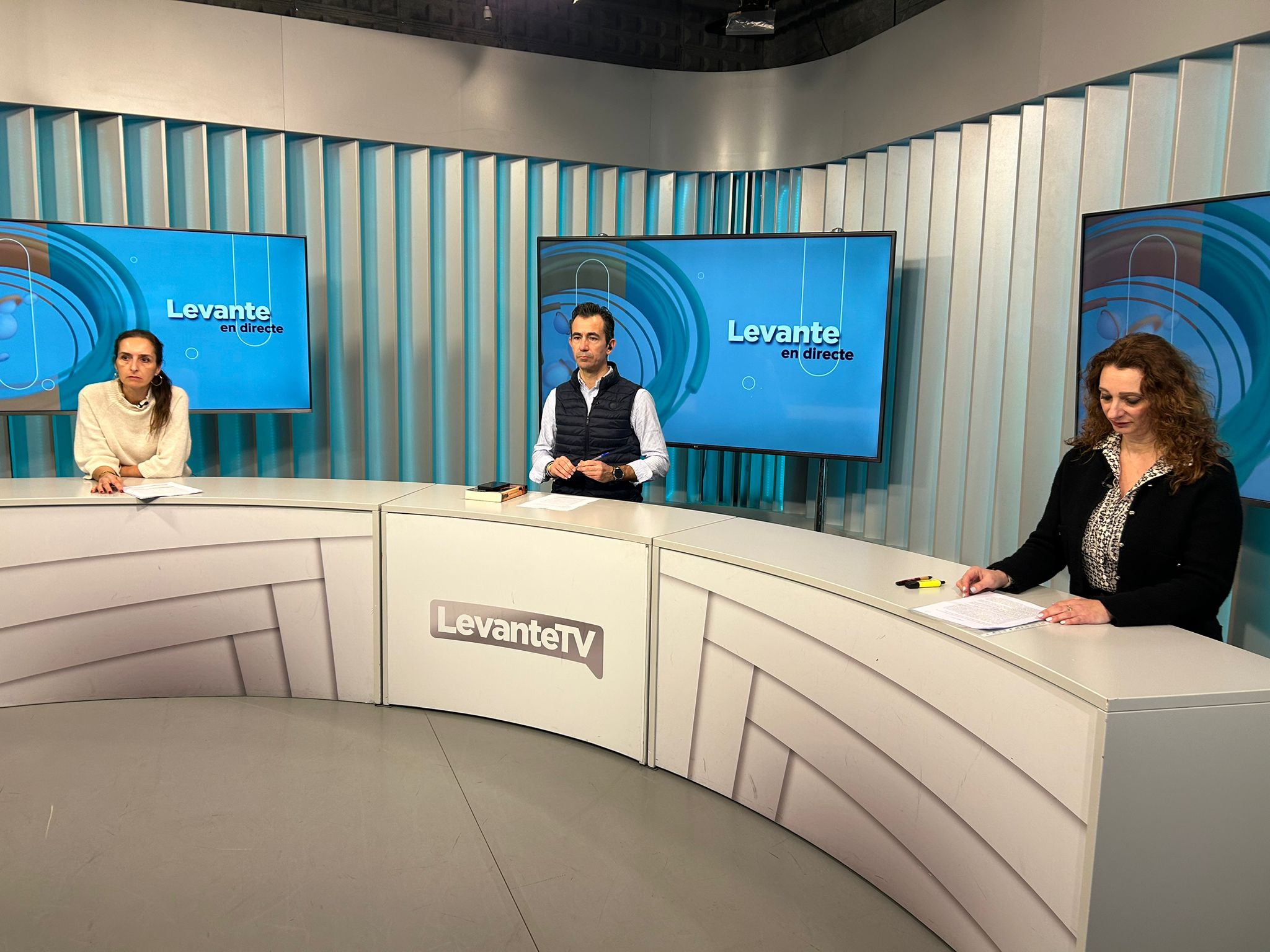 Entrevista a Susana Díaz y Laura Ballesteros sobre oposiciones, formación y empleo público en Levante-TV