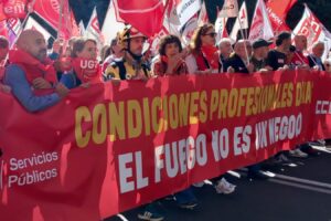 Miles de personas reclaman dignidad laboral en la lucha contra los incendios forestales