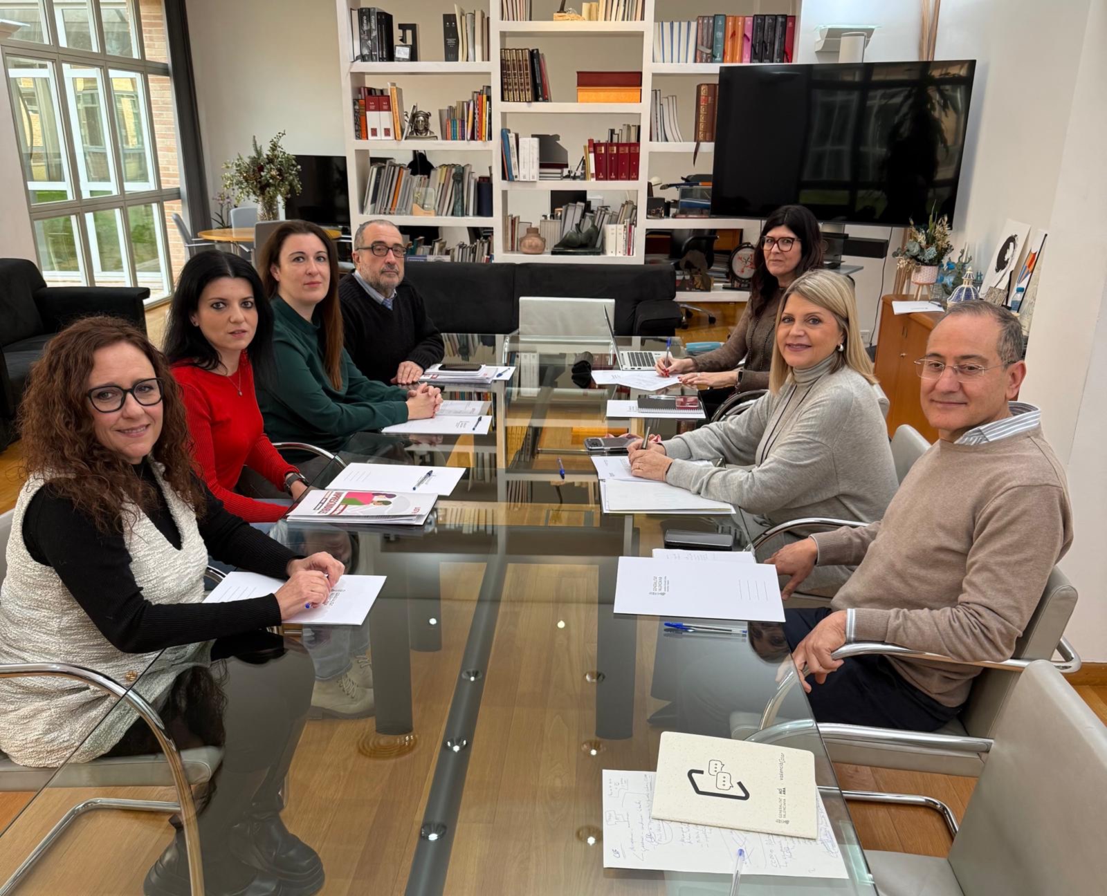 En este momento estás viendo UGT trasllada a la consellera d’Educació les reivindicacions unitàries del professorat