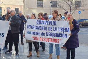 Movilizaciones en el Departamento de Salud de la Ribera para exigir la homologación de las condiciones laborales